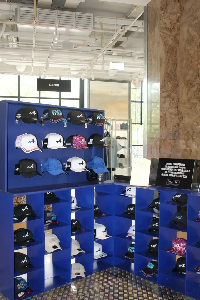 New Era — New Era x Alpine, Galeries Lafayette Champs-Élysées, Paris : photo 1
